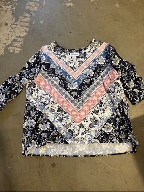Alfred Dunner Navy, White & Coral V-Pattern Floral 3/4 Long Sleeve Top